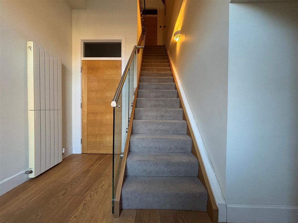 Property photo 2 of 23 Entrance