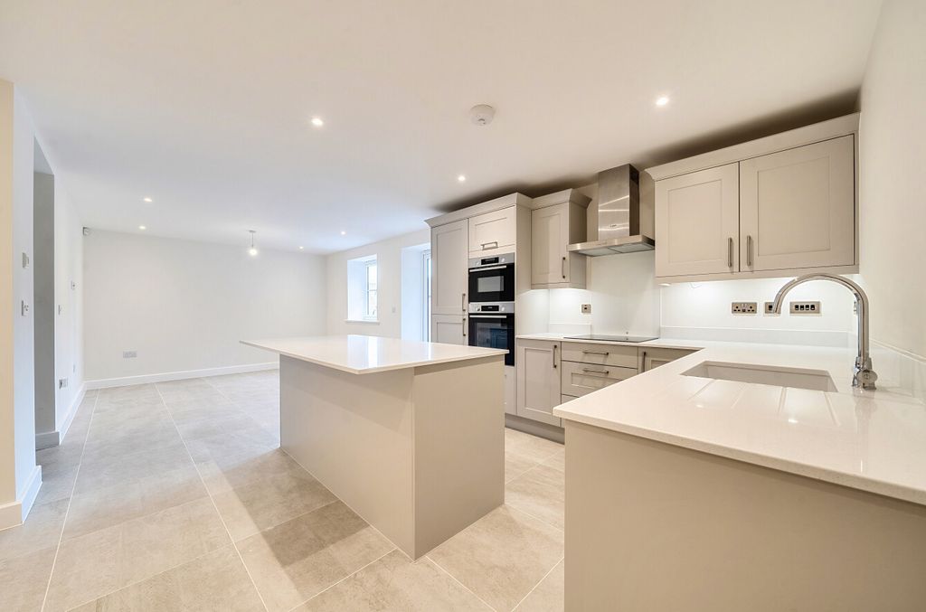 Property photo 2 of 10 1467425-15-6A2700...