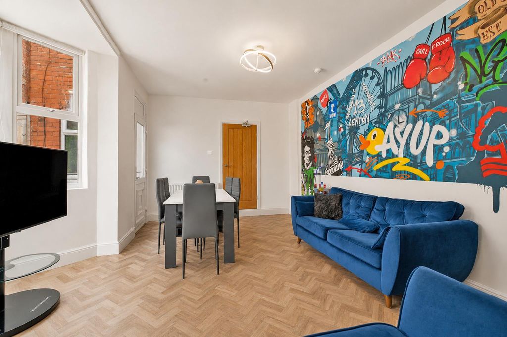 Property photo 3 of 17 Lounge 2.Png