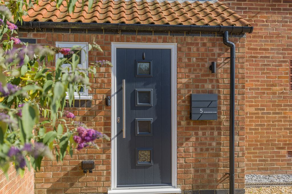 Property photo 2 of 23