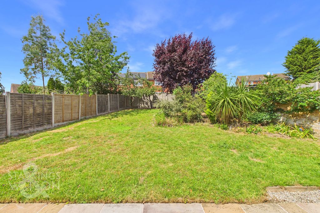 Property photo 2 of 9