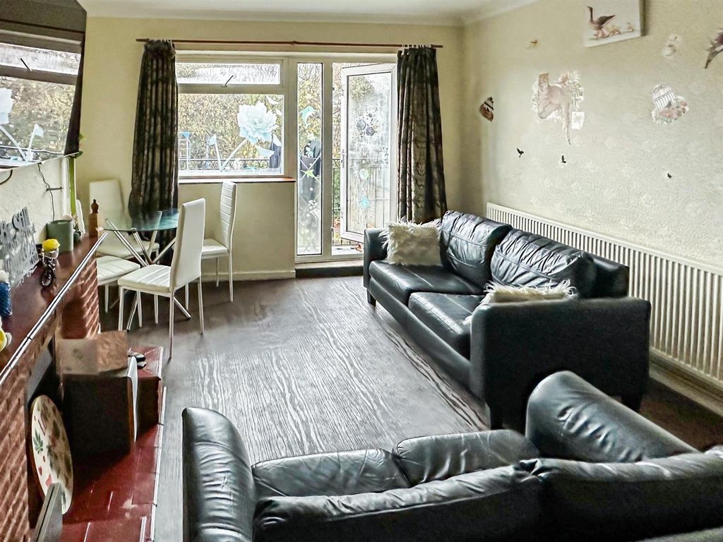 Property photo 3 of 12 Lounge Dining Room