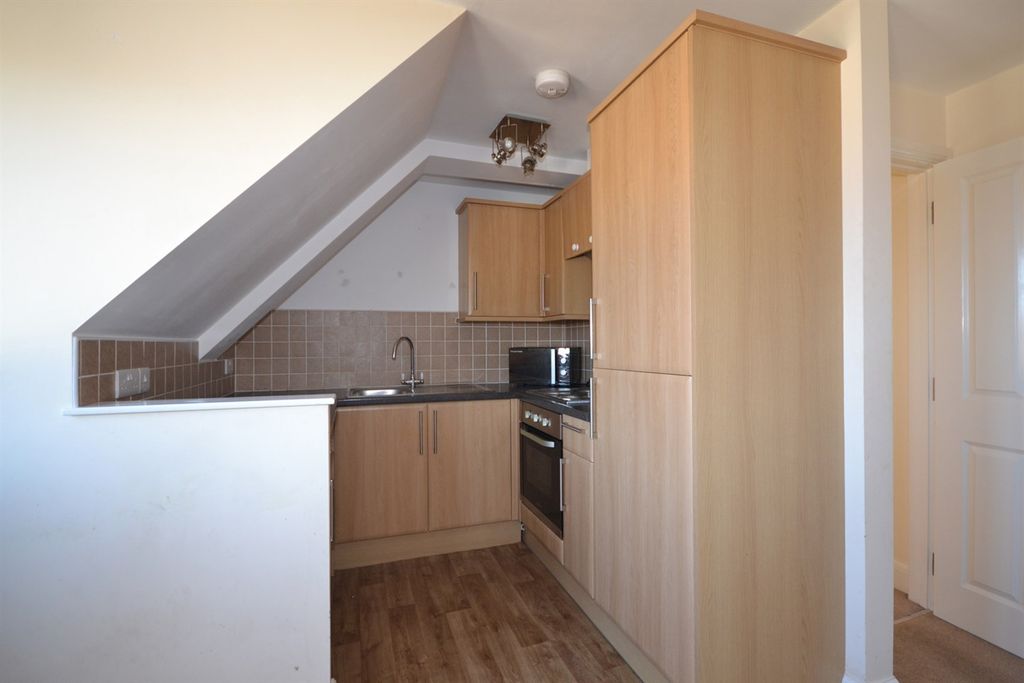 Property photo 3 of 10 Kitchen