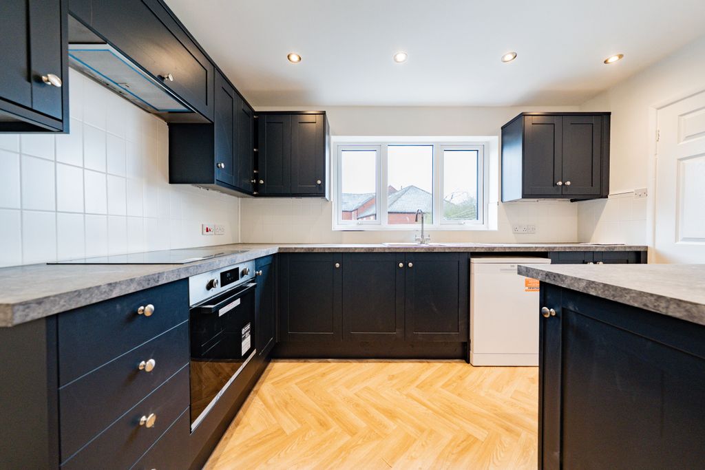 Property photo 3 of 23 Dsc00495