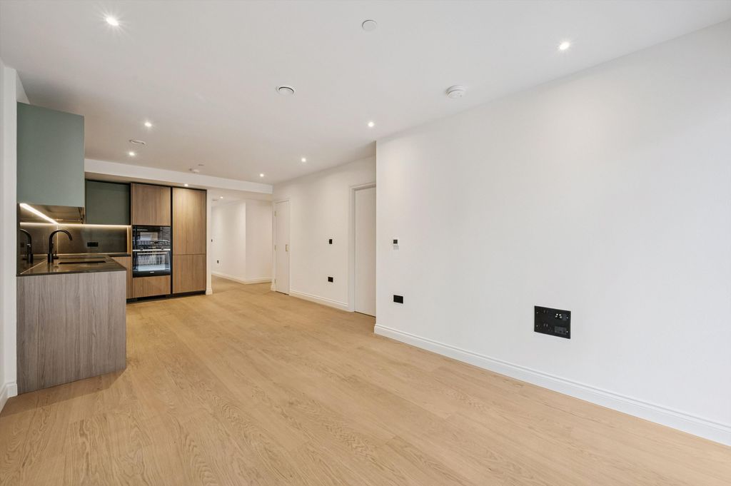 Property photo 1 of 17 Image