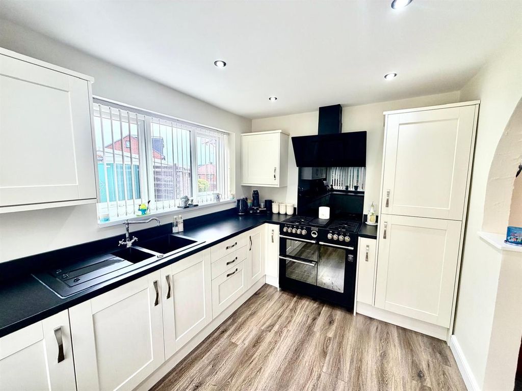 Property photo 3 of 26 Fitted Kitchen: