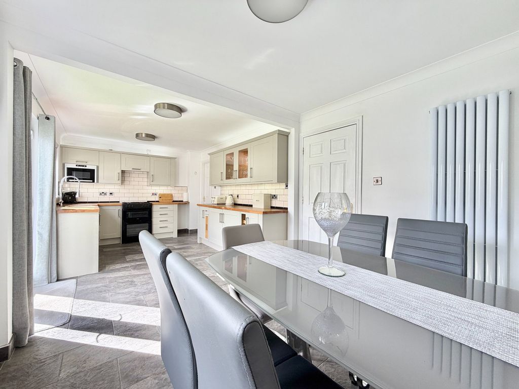 Property photo 3 of 37