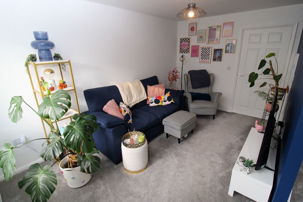 Property photo 2 of 21