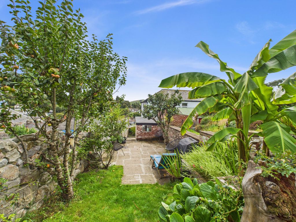 Property photo 2 of 28