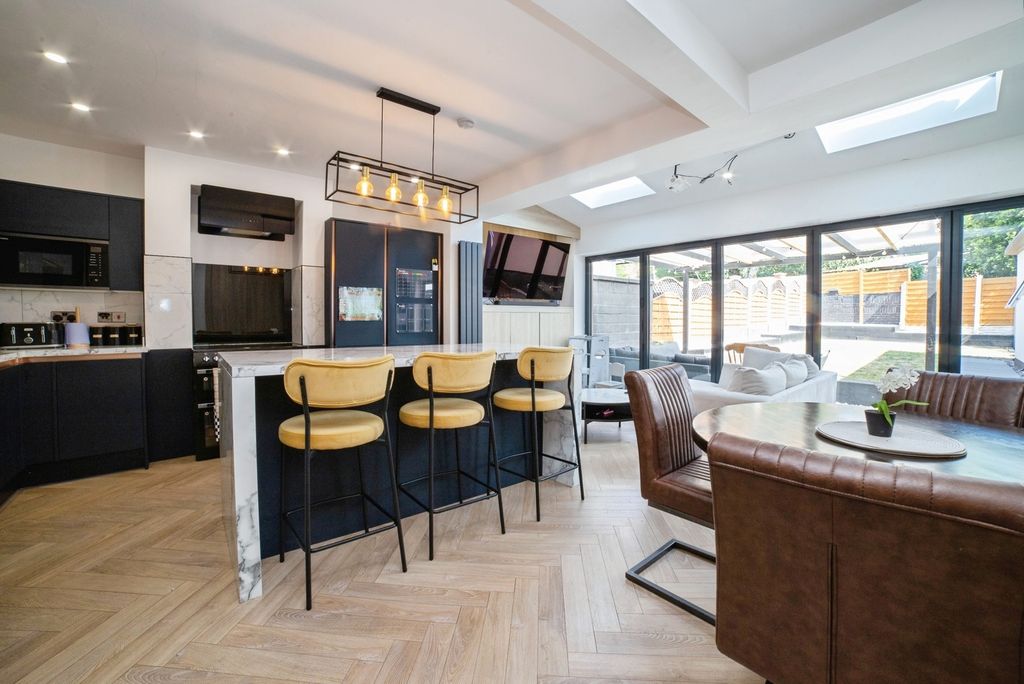 Property photo 2 of 19 Pbox-Img.Jpg
