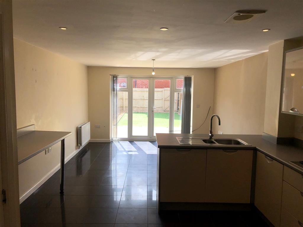 Property photo 3 of 24 Kitchen