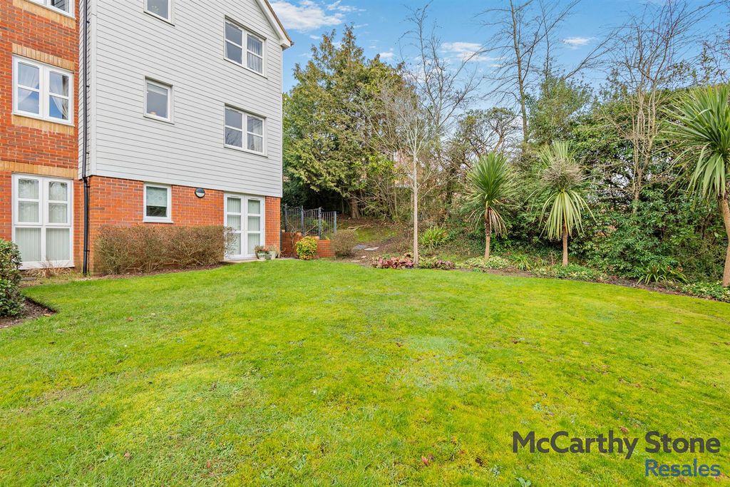 Property photo 1 of 23 8677283-Exterior01-800.Jpg