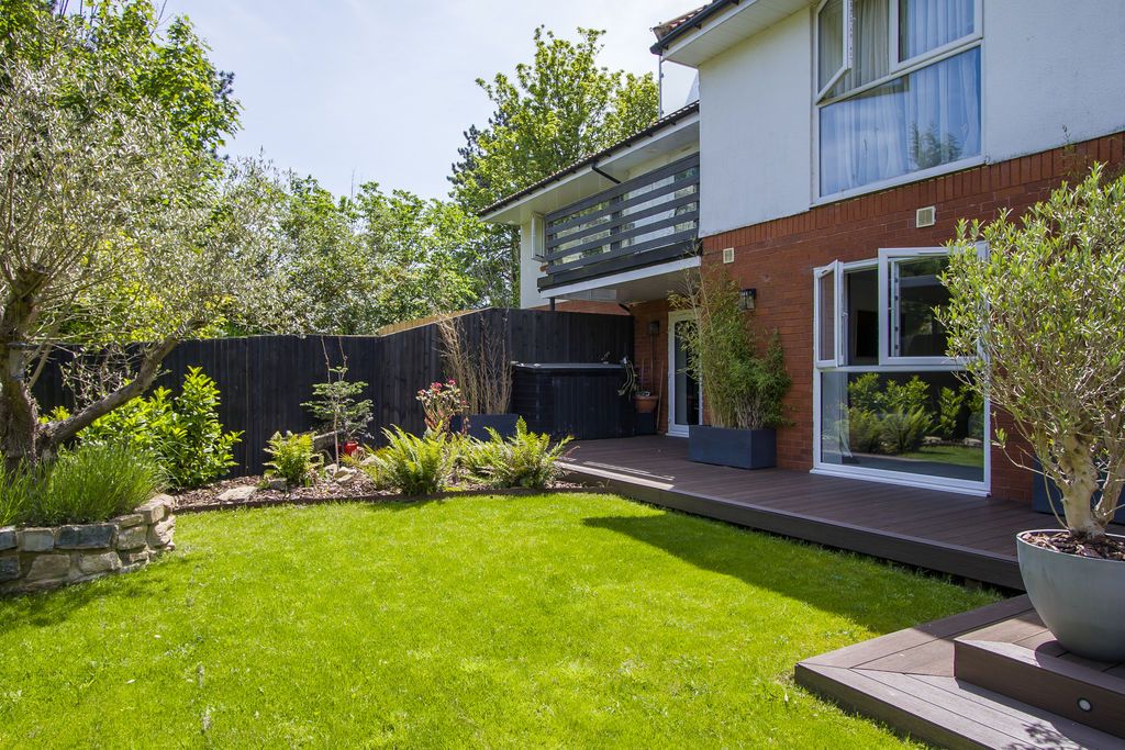 Additional image 33 of 2 bed flat for saleBay View, Old Barry Road, Penarth CF64