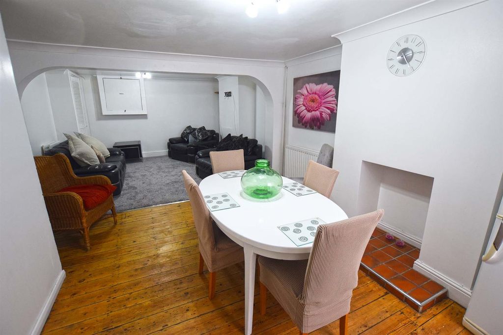 Property photo 3 of 19 Lounge/Diner