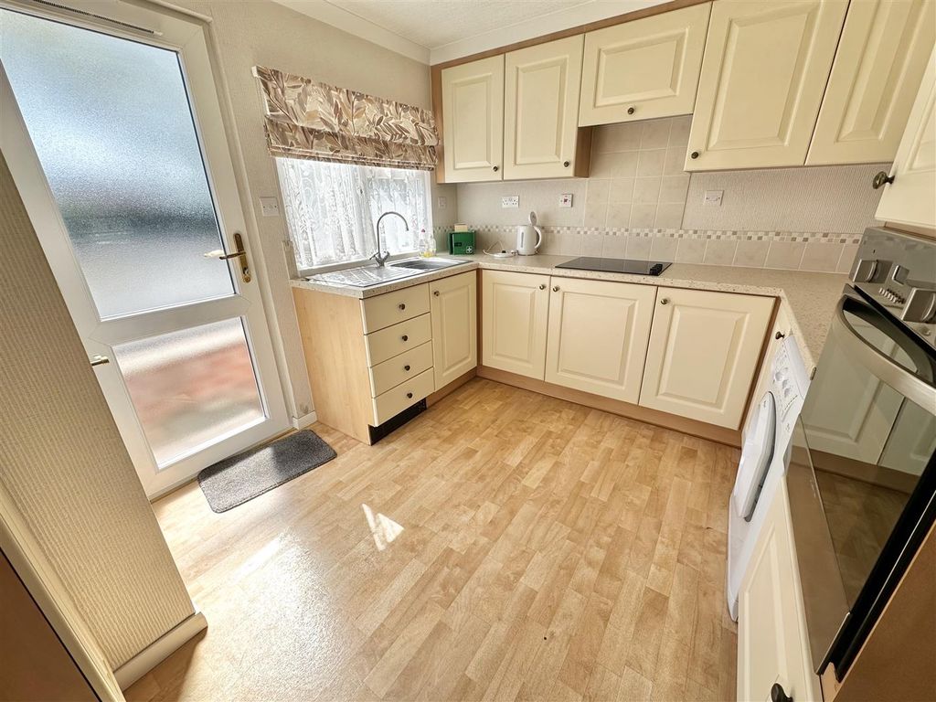 Property photo 3 of 20 Kitchen