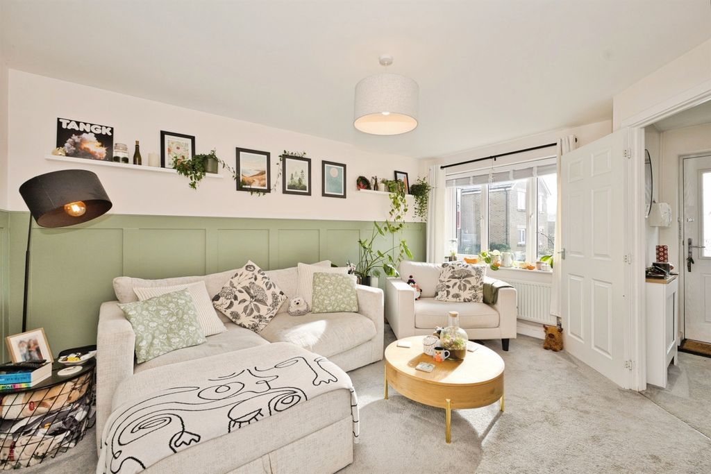 Property photo 2 of 20