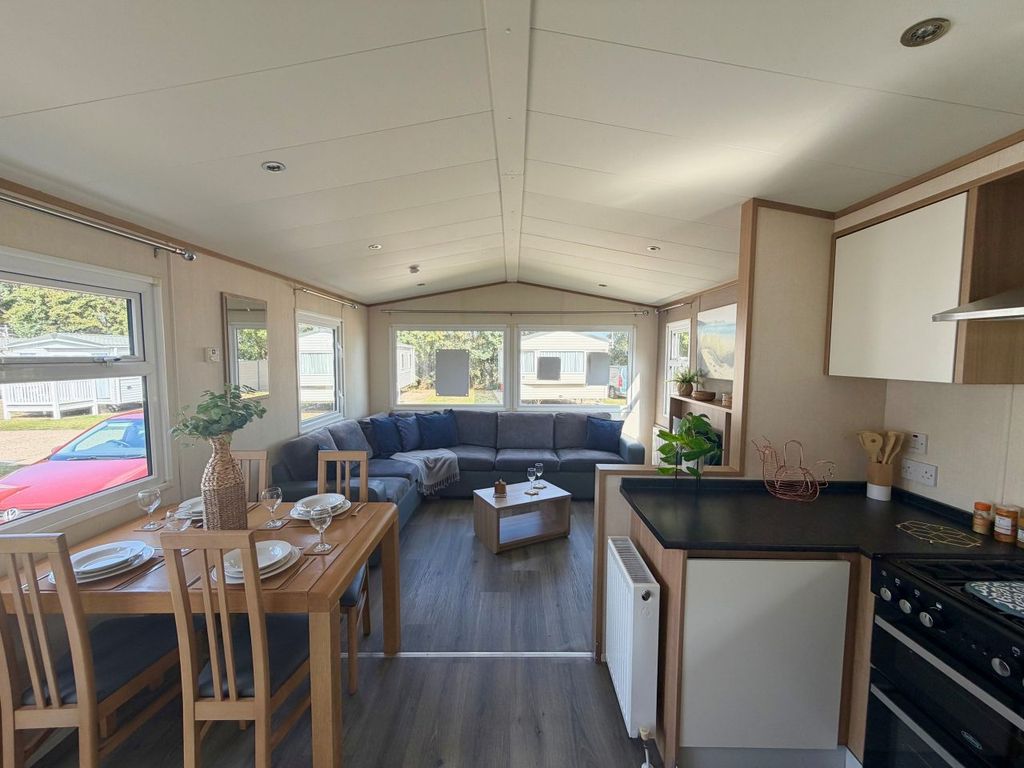 Property photo 1 of 8 Carnaby Cascade 2015 Car0064723 146484105.Jpeg
