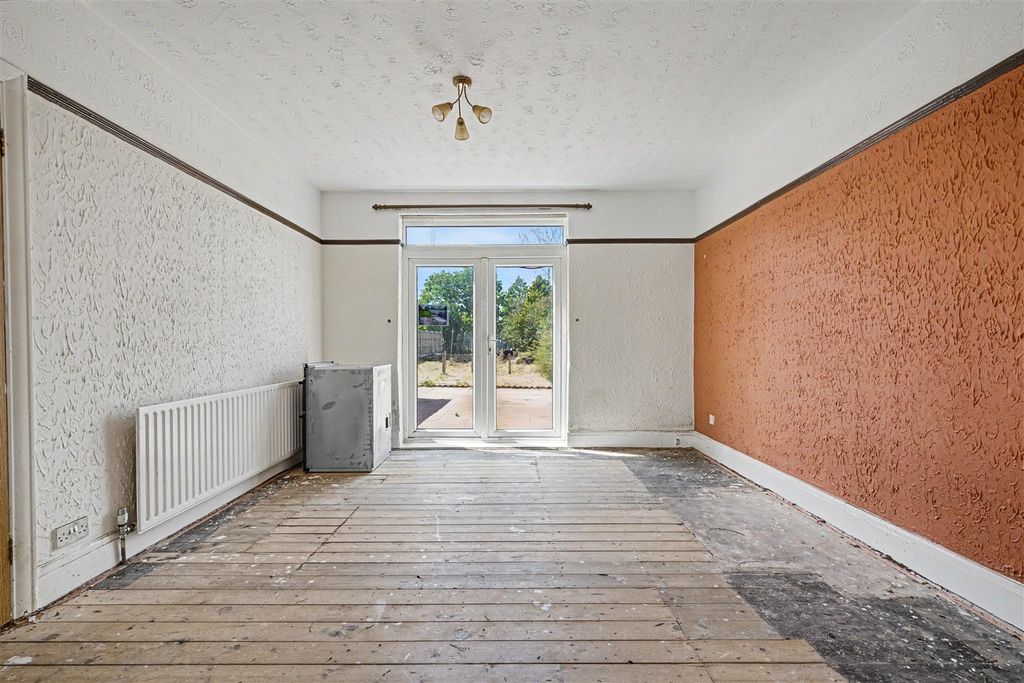 Property photo 3 of 19 Dining Area