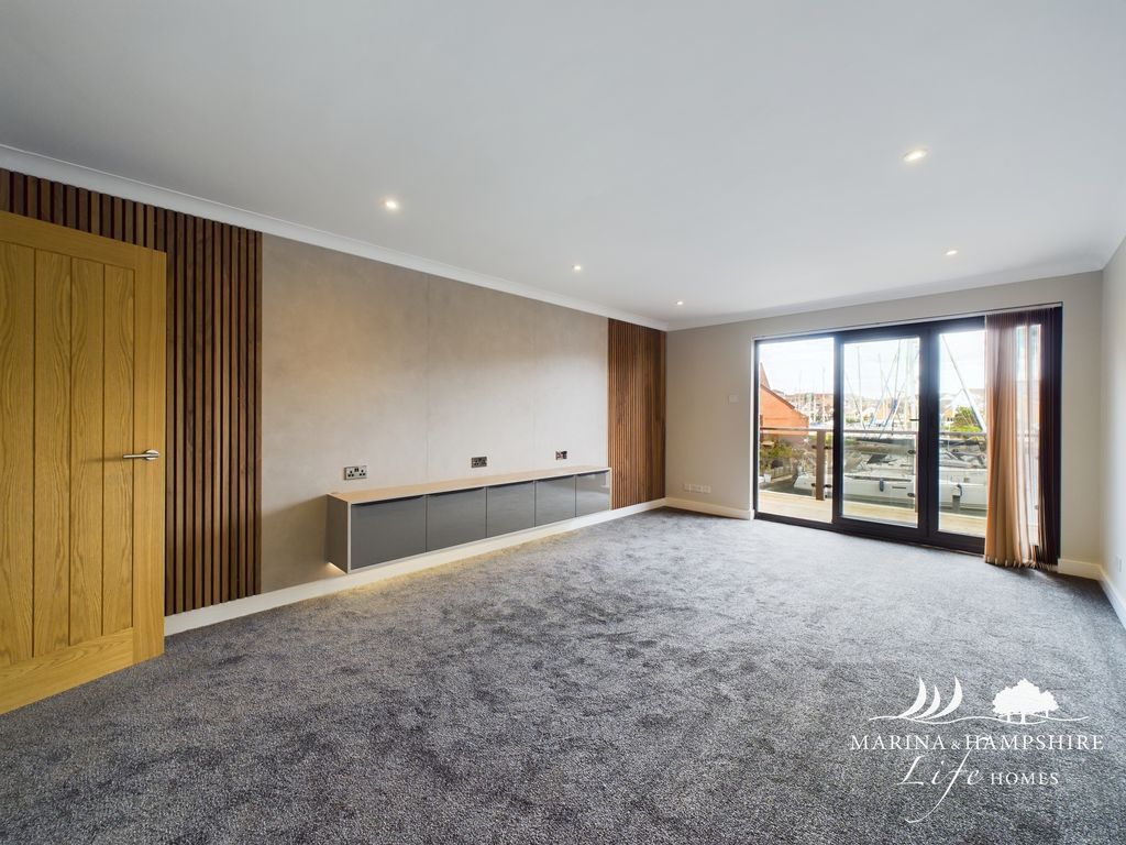 Property photo 3 of 28 Cam03691G0-Pr0010-Still012