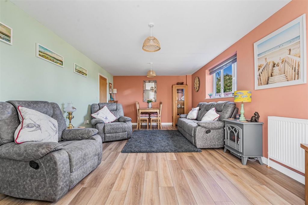 Property photo 2 of 19 3_86866.Jpg