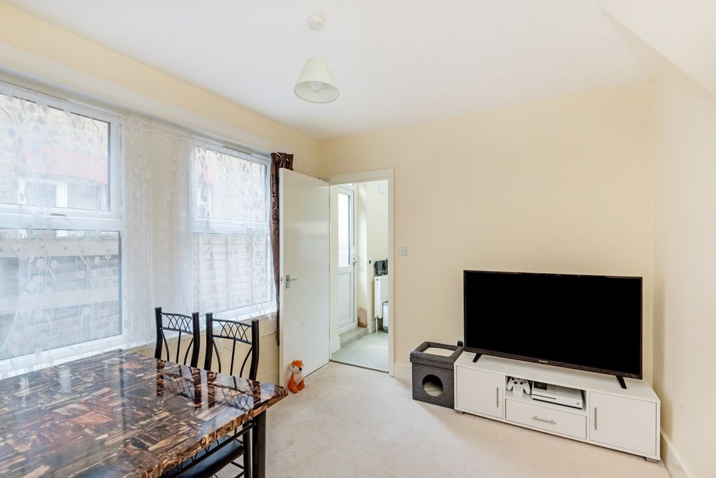 Property photo 3 of 9 Photo 03