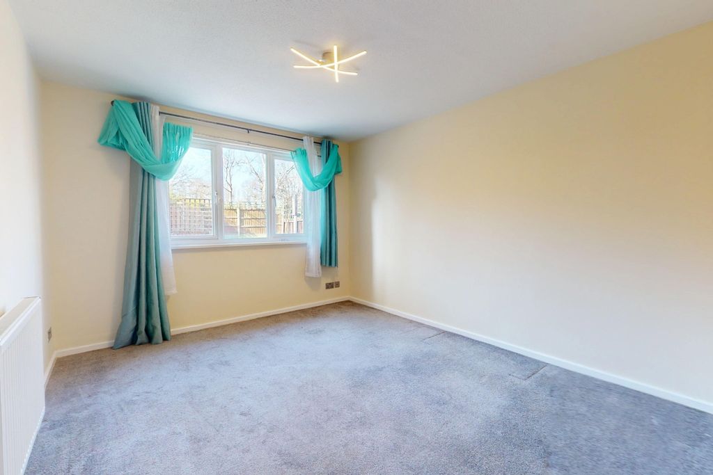 Property photo 3 of 13 4996562