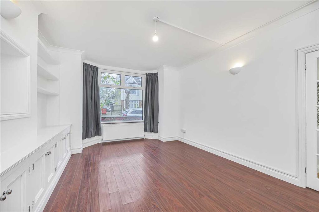 Property photo 2 of 11 Bedroom 1