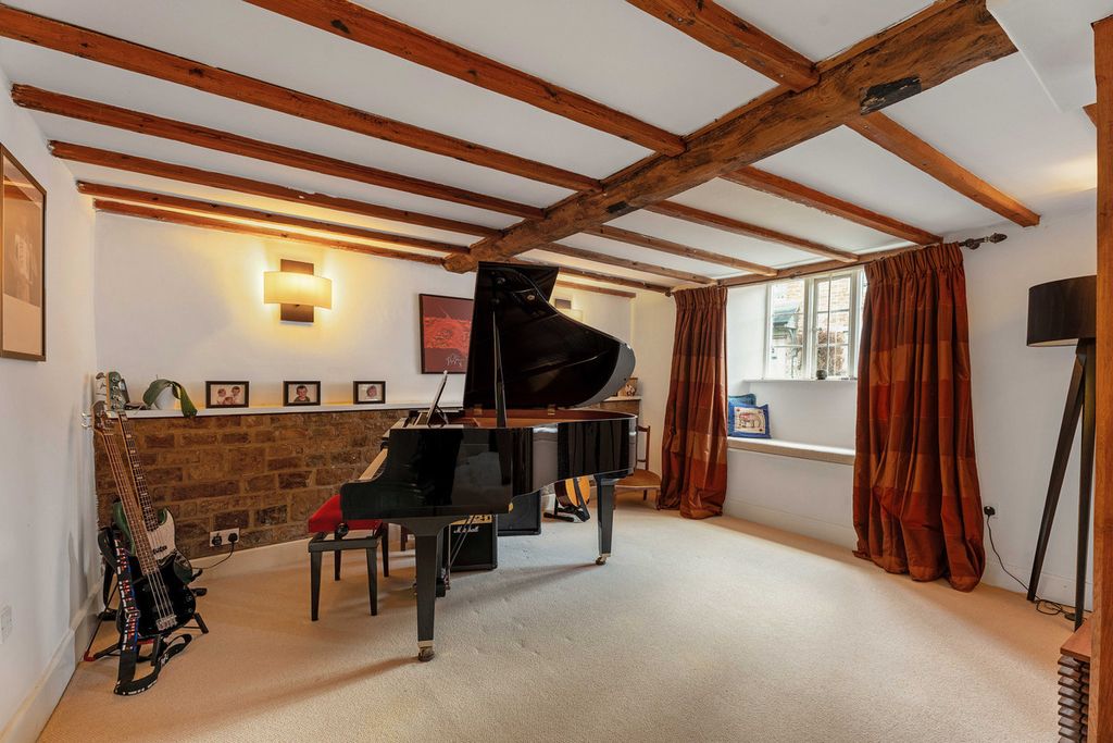 Property photo 3 of 35