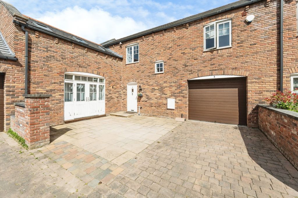 Property photo 1 of 19 Front