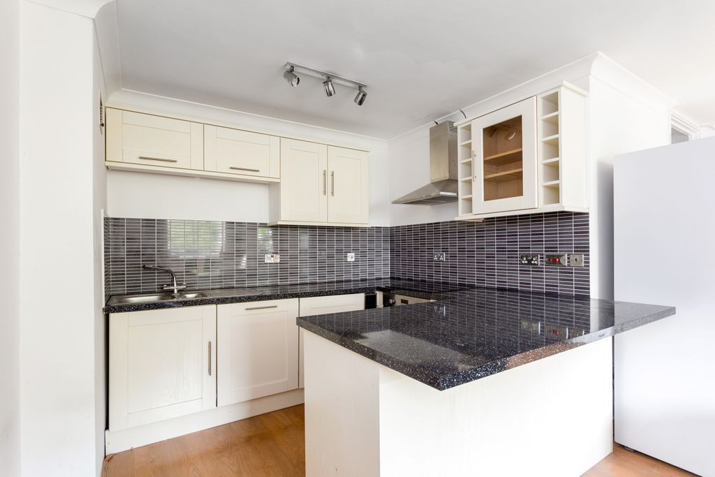 Property photo 3 of 8 3