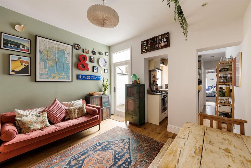 Property photo 2 of 29 Pembroke Road, E17