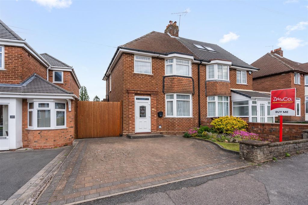 Property photo 1 of 12 135 Summerfield Road_14.Jpg