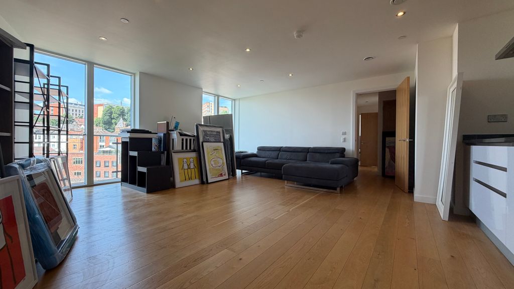 Property photo 2 of 10