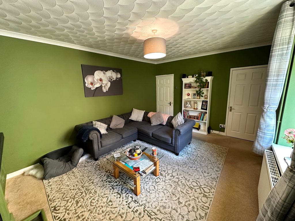 Property photo 3 of 27