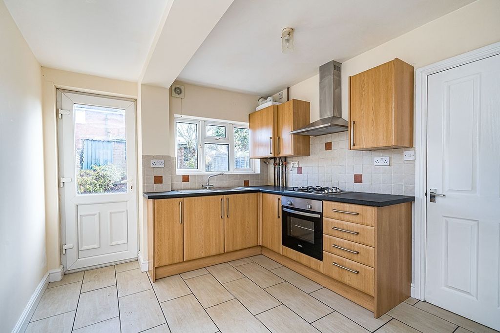 Property photo 3 of 8 Kitchen