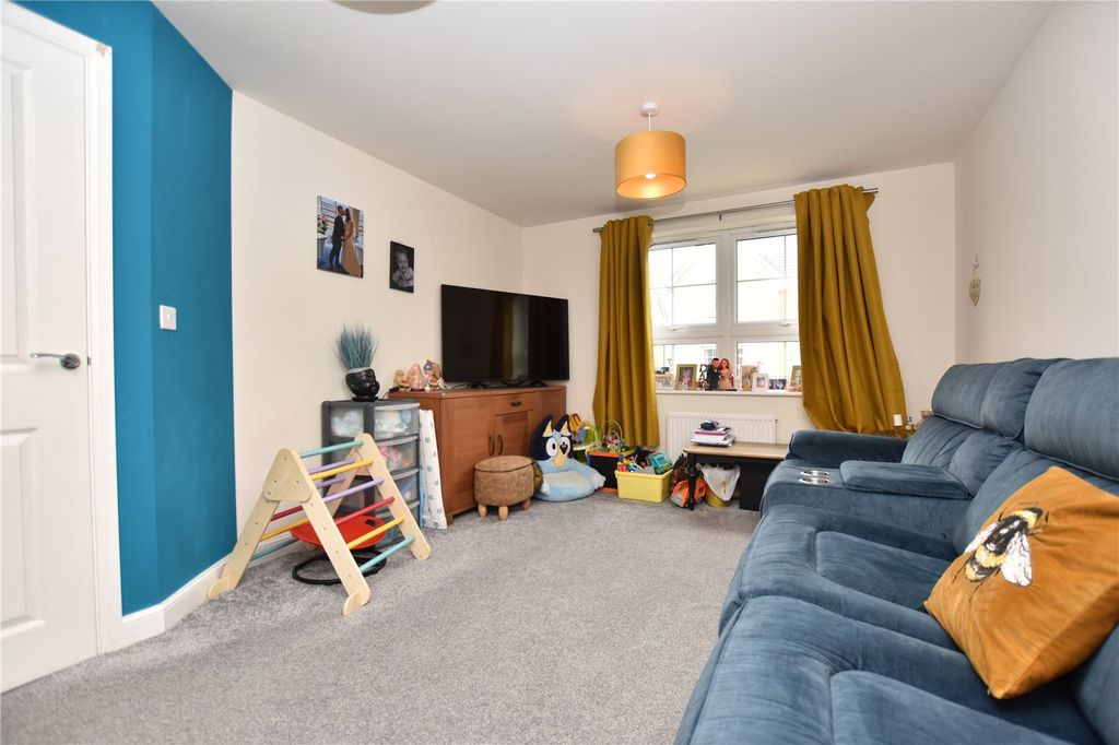 Property photo 2 of 19 Picture No. 16