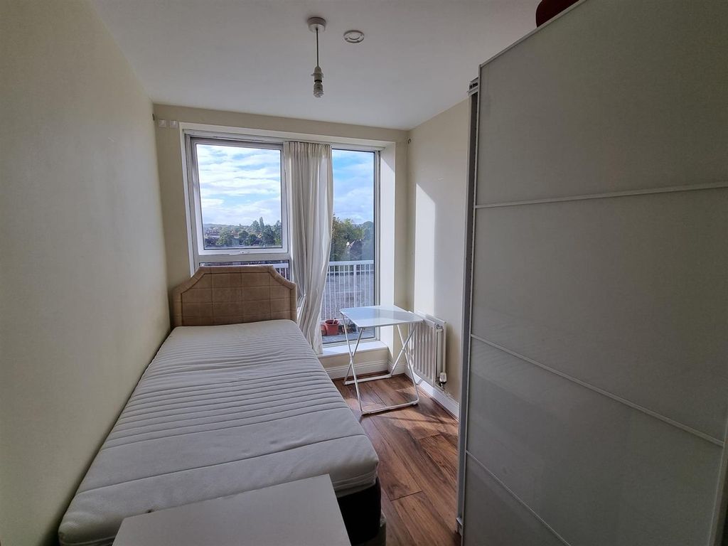 Property photo 3 of 8 Bedroom