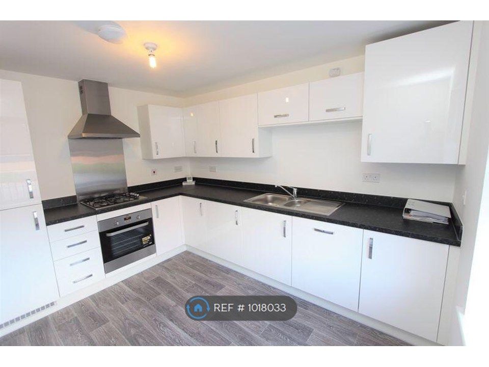 Property photo 3 of 13 Kitchen