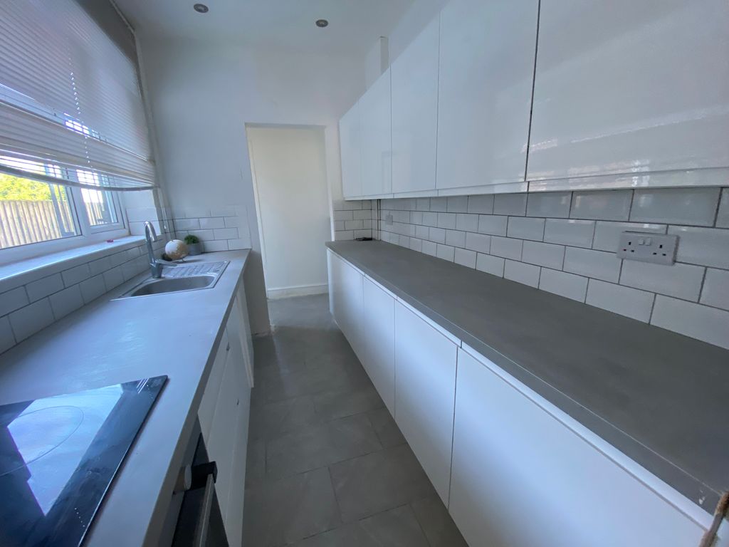 Property photo 2 of 6 Bedroom