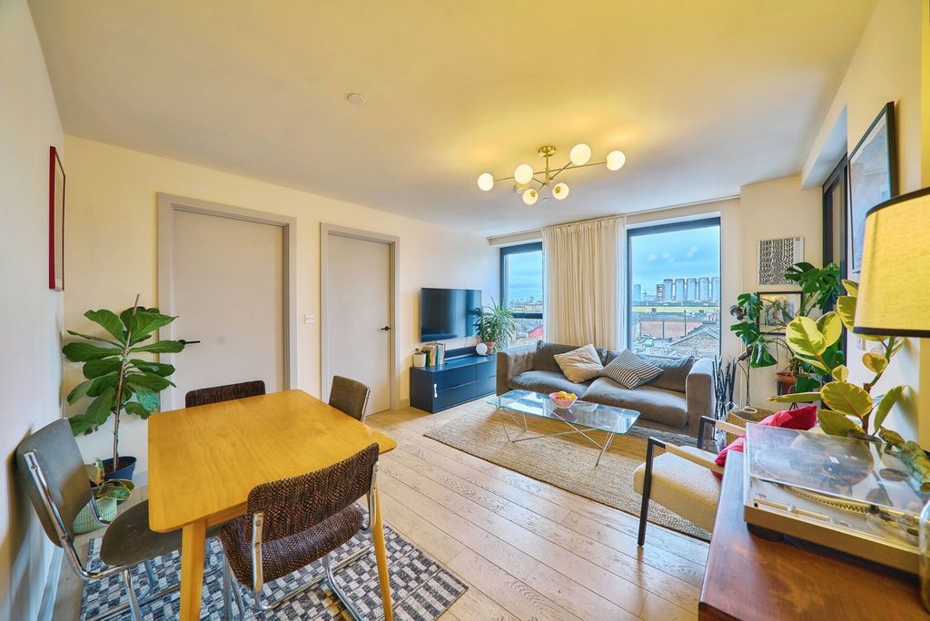 Property photo 3 of 22 Pbox-Img.Jpg