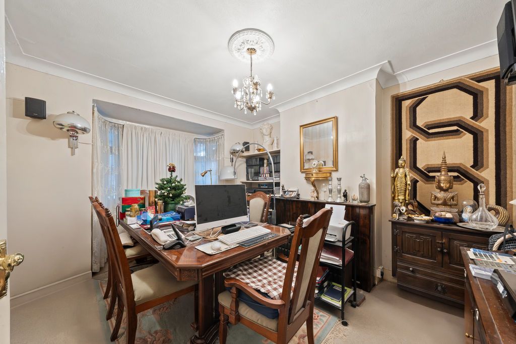 Property photo 3 of 11 Photo 6