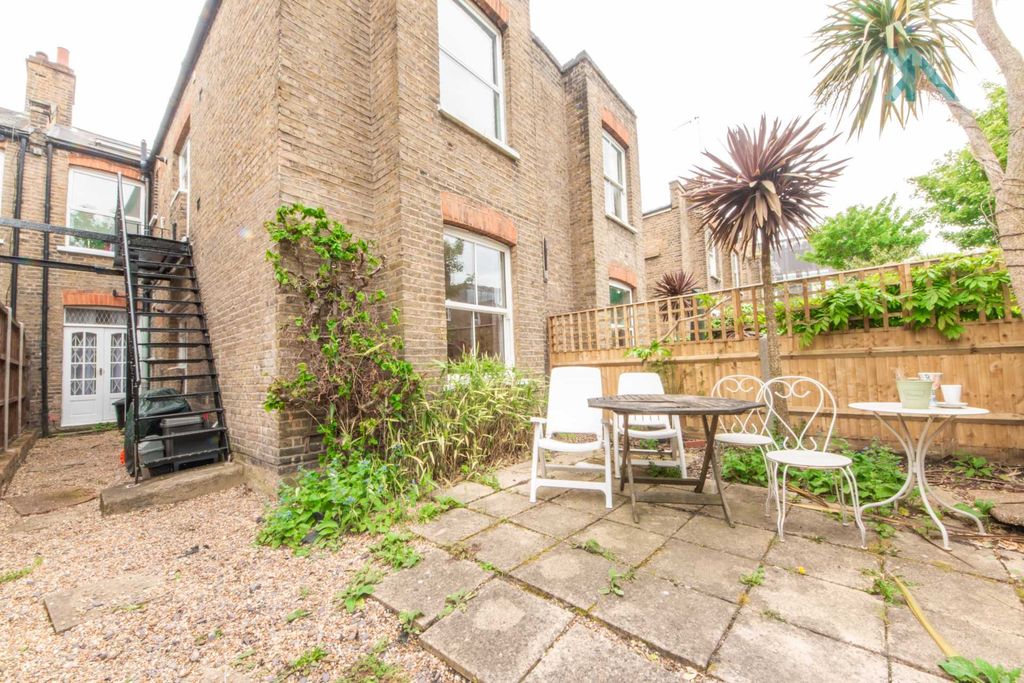 Property photo 2 of 10