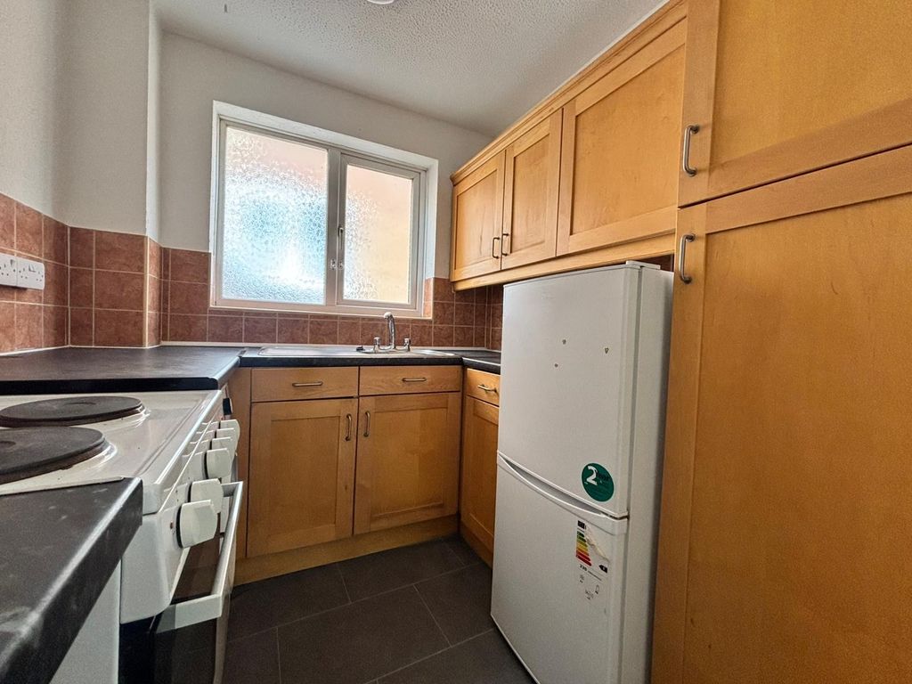 Property photo 3 of 7 Kitchen