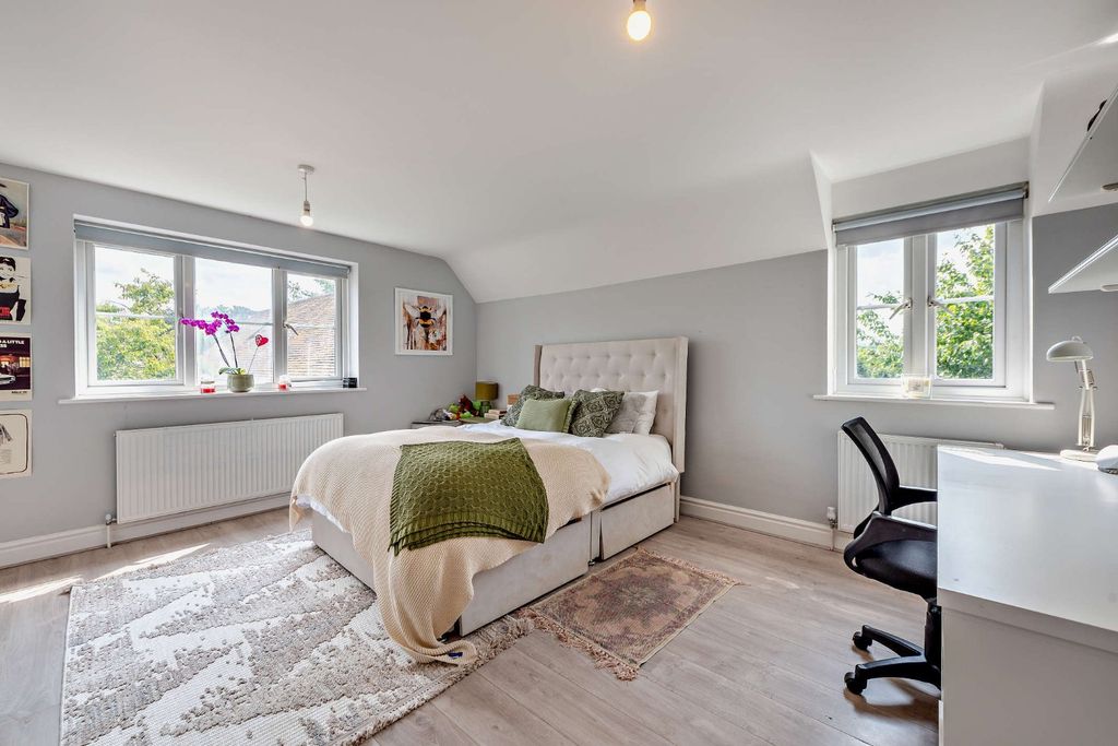 Property photo 2 of 24 Picture No. 21