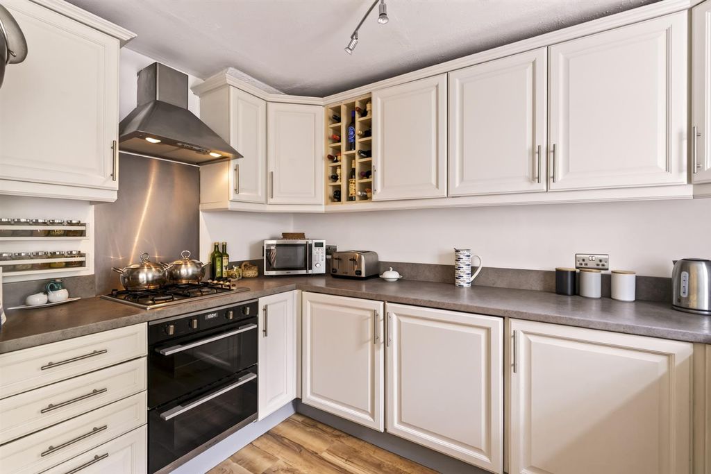 Property photo 3 of 32 For Sale By Aspire Residential | High Street