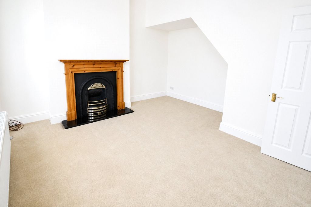 Property photo 3 of 6 Living Room