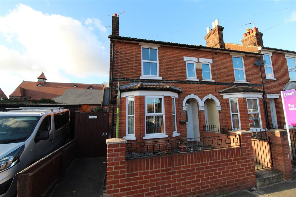 Property photo 1 of 9