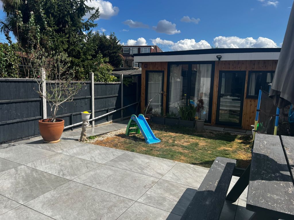 Property photo 2 of 25