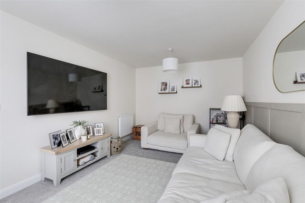 Property photo 3 of 25