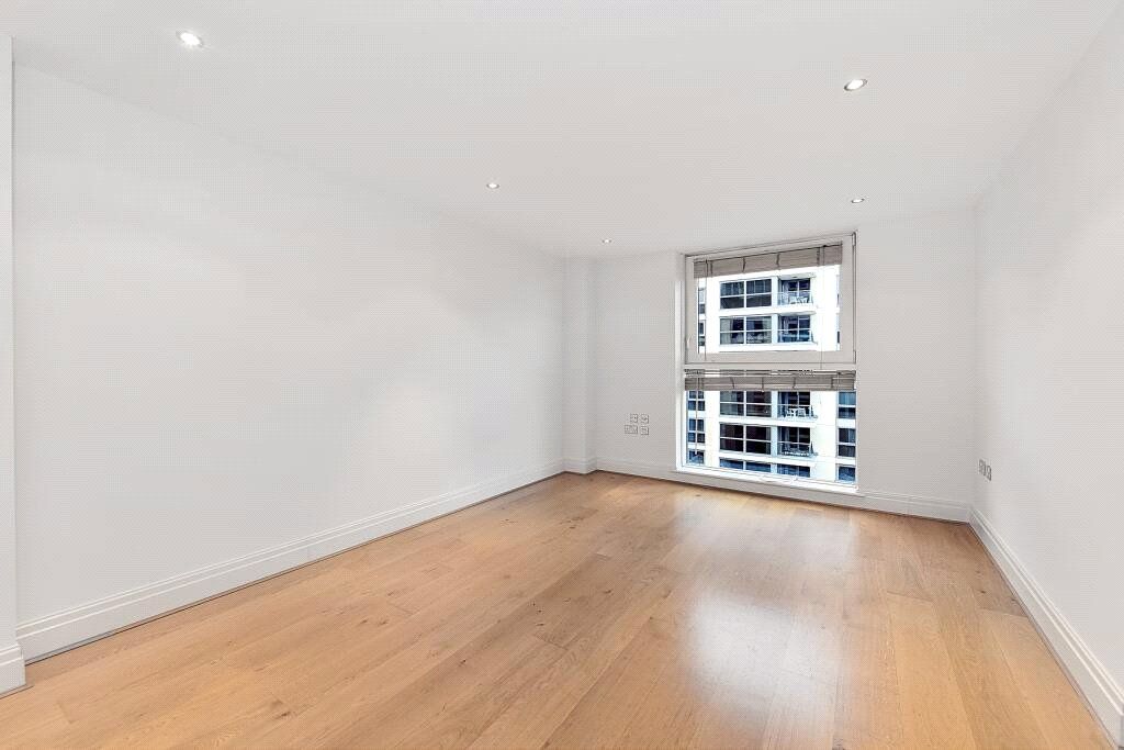 Property photo 3 of 11 Sitting Room